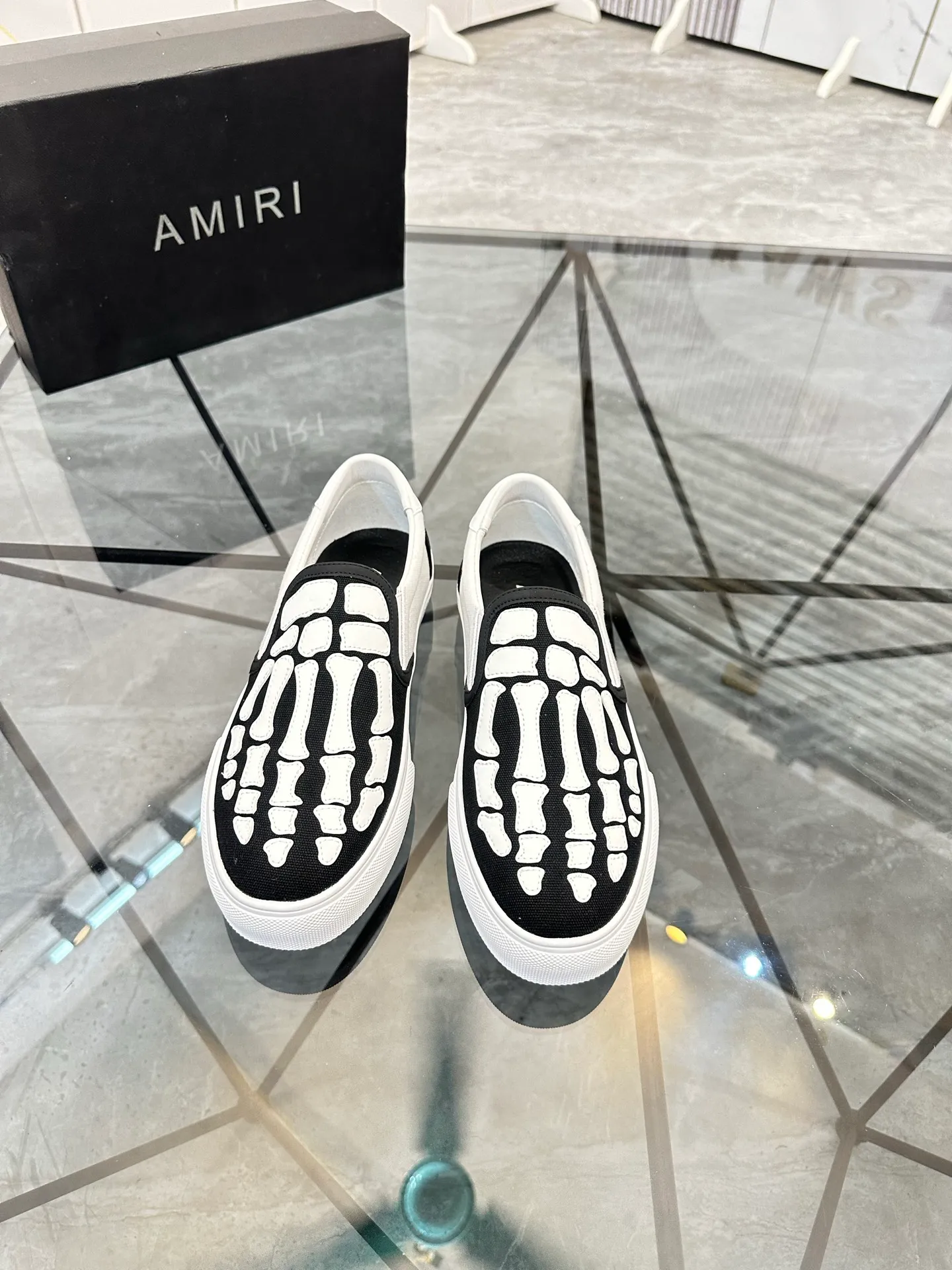 Men's shoes for sale 💰: 💰P420¥ Product trademark: AMIRI*「EMIR*] slip-on Regular size: 38-44 (can be customized to 37.45.46) Product materials: Upper imported original fabric spliced ​​cowhide, breathable lining, original outsole. No.: 1023